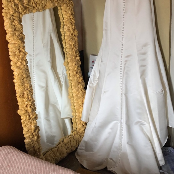 Pre-owned David’s Bridal - Strapless Trumpet Wedding Dress with Ribbon Waist - Picture 12 of 16